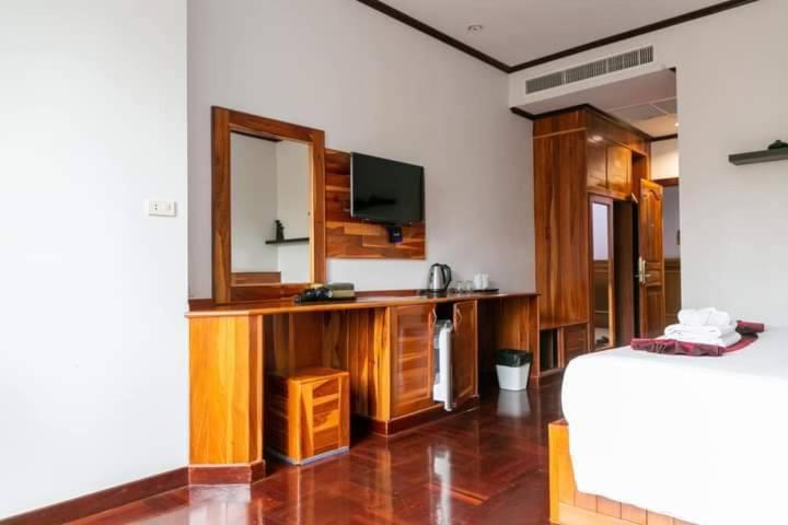 Sky View Hotel Buriram Exteriör bild